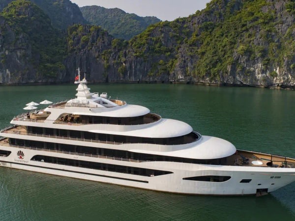 Ha Long Bay Cruise Day Tour with lunch, kayaking, surprise cave & titop island